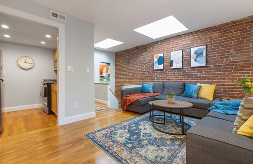 Columbus Apartment | *NEW* 3 BR South End Duplex with A/C steps to Downtown!