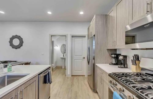 Santa Clara House | New 3 BR Townhouse - Heated Pool Sunset Patio Walk to Parks