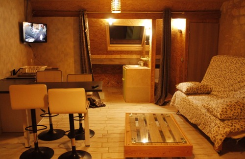 Bellechaume Apartment | NEW 3 IN 1 HOLIDAY CONCEPT: GITE, ANTILLAIS TRAITEUR, ACTIVITIES