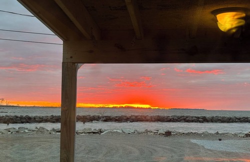 Oak Harbor House | New! 30 seconds from couch to shore, covered front porch w/sunset water views.