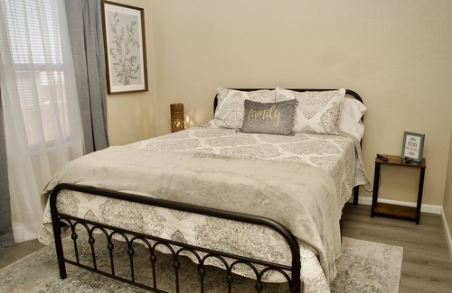 Bullhead City House | New!! 3bd - 2b - .5 acre - Mins from Lake, River, Casinos!