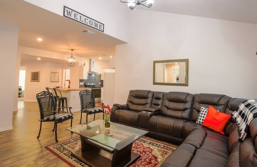Harlandale House | NEW! 3BD 2BA Family & Pet-Friendly W/D Large Rooms