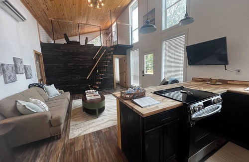 Pearcy House | NEW! 3Bed 3Bath with Loft Hot Springs Lake Hamilton Oaklawn Garvin Gardens
