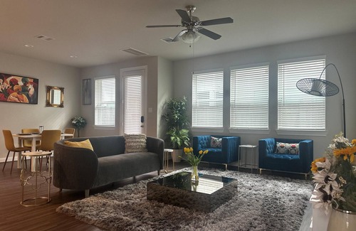 Spring Shadows House | New 3bedrooms 2.5bathrooms with Tesla charging station.