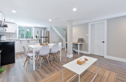 Barrie House | New 3BR Coach House | Near Beach & Downtown