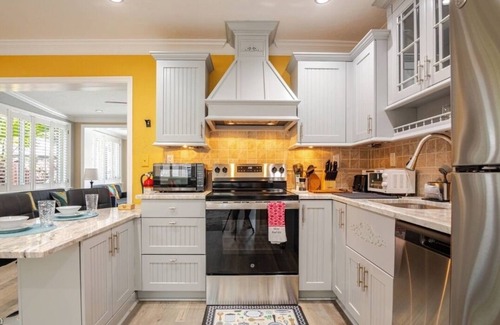 Poinsettia Heights House | NEW 3BR home with heated pool and tropical garden