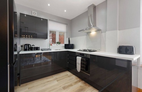 Fenham House | New! 3BR in Baxter Avenue