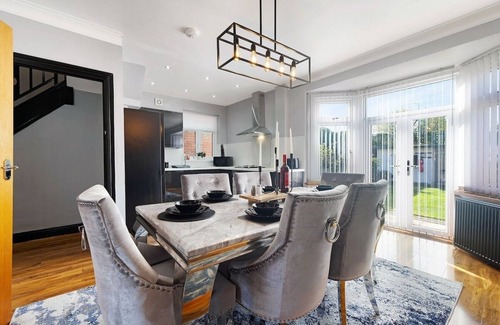 Fenham House | New! 3BR in Baxter Avenue