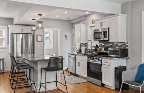 Salem House | NEW 3BR Salem Townhouse Minutes to downtown