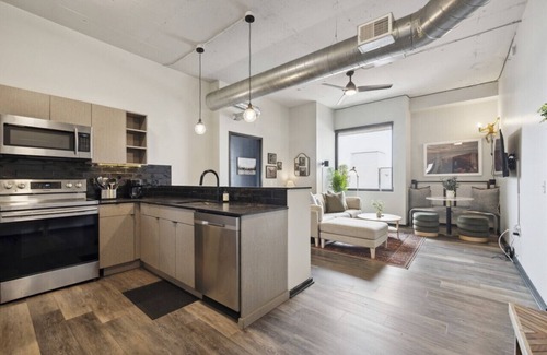 Fairmount Apartment | New 3BR Serene Manor | Parking Gym & Game Room