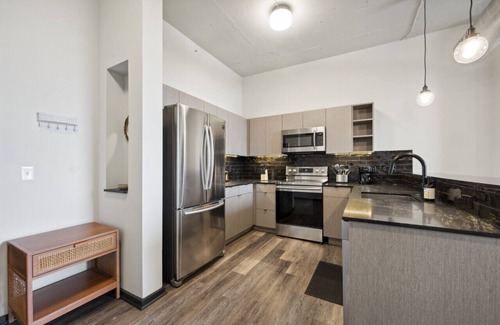 Fairmount Apartment | New 3BR Serene Manor | Parking Gym & Game Room