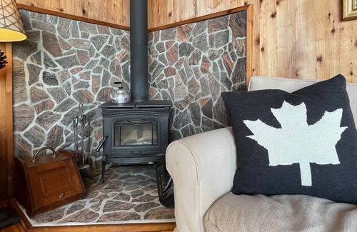 Windermere Cottage | **NEW** 4 Bed 1 Bath - Lake Front Cottage in Muskoka