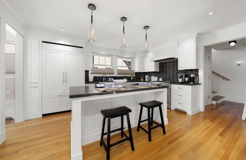 San Diego House | NEW 4 Bed, 4.5 Bath, 3 En-Suite, Across the Street From Balboa Park, Parking