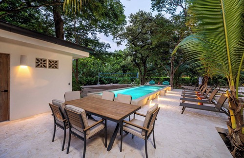 Palm Beach Estates House | NEW - 4 bed, 4.5 bath home w/private beach access, volleyball court, & pool
