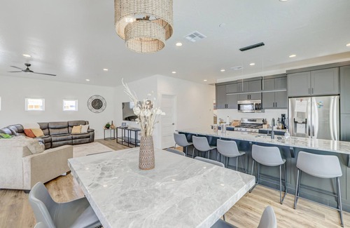 St. George House | New | 4 Bed | lazy river | pool | minigolf | BI