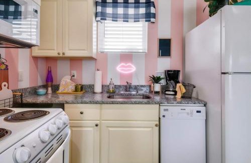 Maxwell Apartment | New 4 Bedroom Apt near DT Walk to restaurants