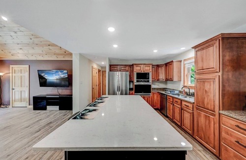 Rowland House | NEW 4-bedroom home, private, hot tub, fenced yard, pet friendly