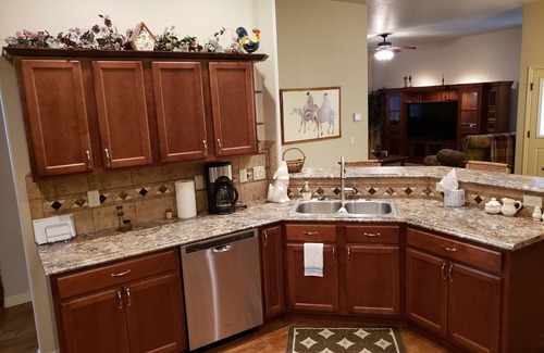 Fruitvale House | New! 4 Bedroom Stunning Charmer Centrally Located