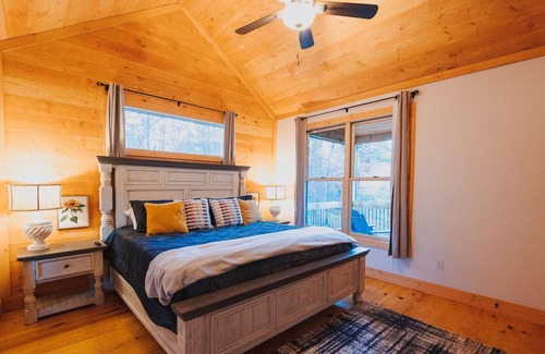 McCaysville House | New, 4 Bedrooms, Hot Tub, Indoor+Outdoor Fireplace