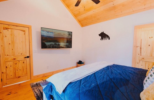 McCaysville House | New, 4 Bedrooms, Hot Tub, Indoor+Outdoor Fireplace
