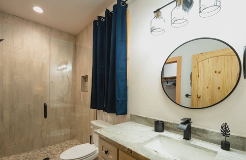 McCaysville House | New, 4 Bedrooms, Hot Tub, Indoor+Outdoor Fireplace