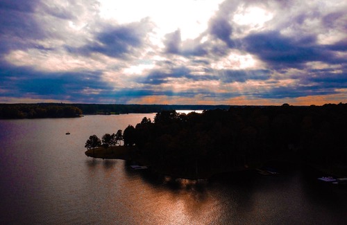 Lake Oconee Cottage | NEW 4 Porch Paradise at Marina Cove