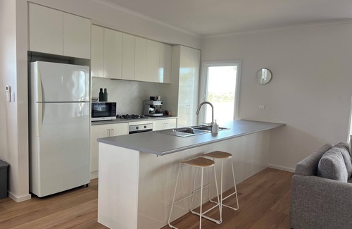 Alexandrina House | New 4BR house in Clayton Bay