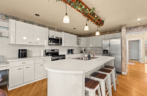 Harrison House | NEW! 4BR | Indoor Pool on the Bay in Boat Town USA