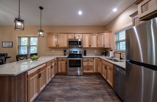 Cable Condo | New! 4BR Lake Namakagon Cabin - Sleeps 16 - Lakefront w/boat access