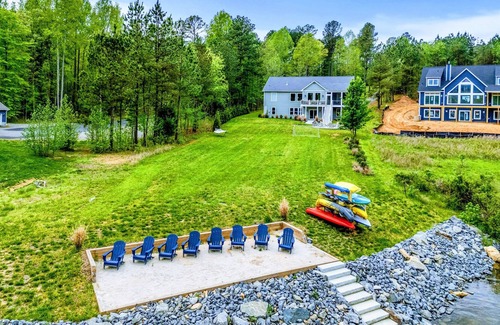 Mineral House | NEW 4BR Lakefront Lake Anna, Fire Pit, Pool, Beach