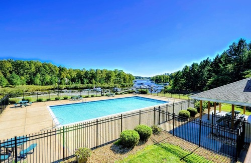 Mineral House | NEW 4BR Lakefront Lake Anna, Fire Pit, Pool, Beach