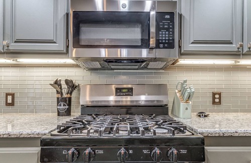 Tulsa House | New! 5/3 with Hot tub, Arcade, Playground, Coffee bar, large TV and dining table