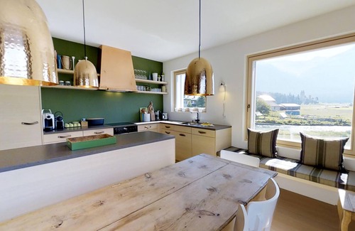 Celerina-Schlarigna Apartment | New 5,5 - room apartment (built in 2014) on the 1st floor with approx. 160m2.