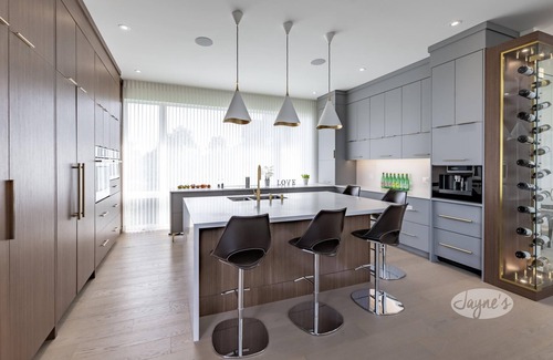 The Blue Mountains House | New 5 bed 5 bath home on the Escarpment.