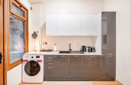 Kumkapi House | New 5-bedroom house for friends and families with WiFi, AC, near best hotspots