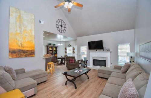 Cliftondale House | New 5 Star Luxury Home Sleeps 22 Near Airport