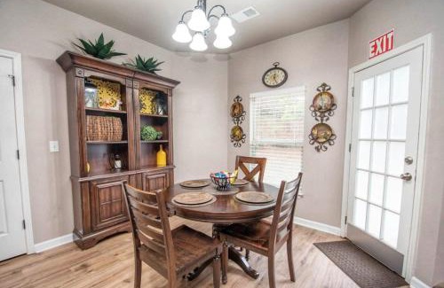 Cliftondale House | New 5 Star Luxury Home Sleeps 22 Near Airport