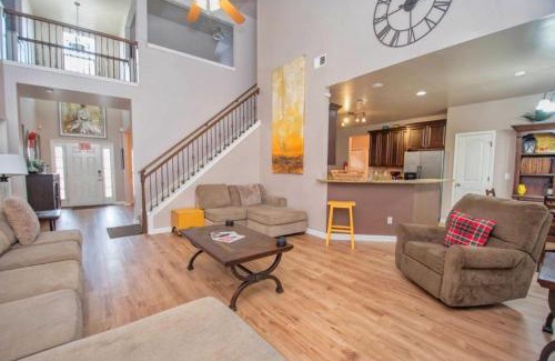 Cliftondale House | New 5 Star Luxury Home Sleeps 22 Near Airport