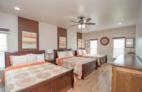 Cliftondale House | New 5 Star Luxury Home Sleeps 22 Near Airport