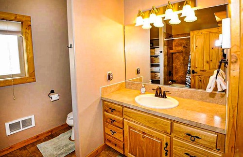 Island Park House | New, 5Br 3Ba Log Home Minutes From Yellowstone Park.