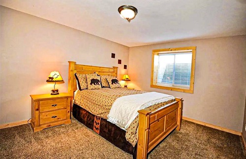 Island Park House | New, 5Br 3Ba Log Home Minutes From Yellowstone Park.