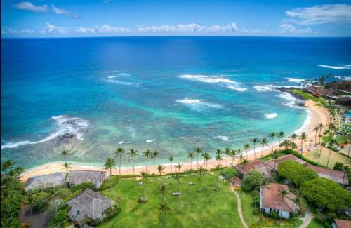 Poipu House | NEW 5BR Farmhouse Estate - AC Pool Gym Pickleball