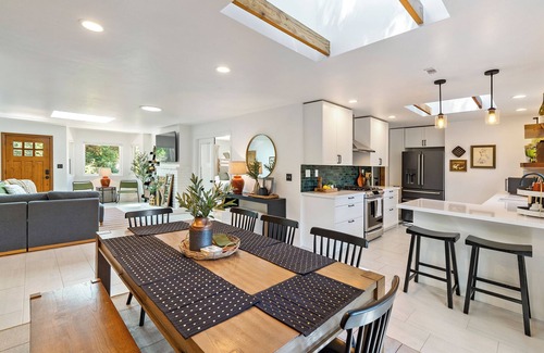 Atascadero House | New 5BR GREAT Location Sleeps 15