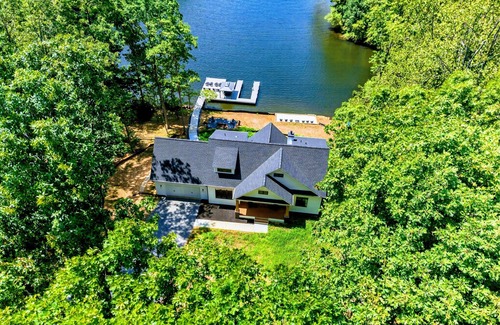 Bumpass House | NEW 5BR Lakefront Lake Anna, Beach, Dock, Views