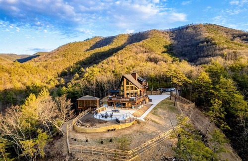 Milam Cabin | NEW 5BR Luxury Retreat with Panoramic Views