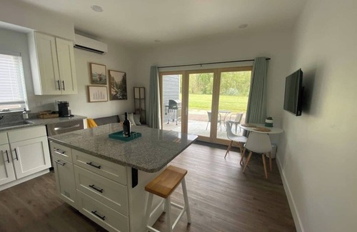 Hermosa Apartment | NEW 650sq ft Attached* in-law apt
