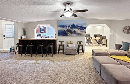 Trenton House | New 6BR -10 acres |Game room & Bunk room| Hot Tub