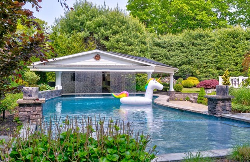 Eastport House | NEW 7 Bedrm House-Pool, Swim-Up Bar, Grill, Pool Table, Fitness and play room