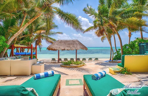 Soliman Bay Villa | NEW 75" TV and A/C on living area, private pool and Fiber Optic Wi-Fi 100 MB