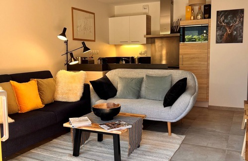 Oz Apartment | New 8/9-person ski-in/ski-out apartment on the Alpe d'Huez ski area